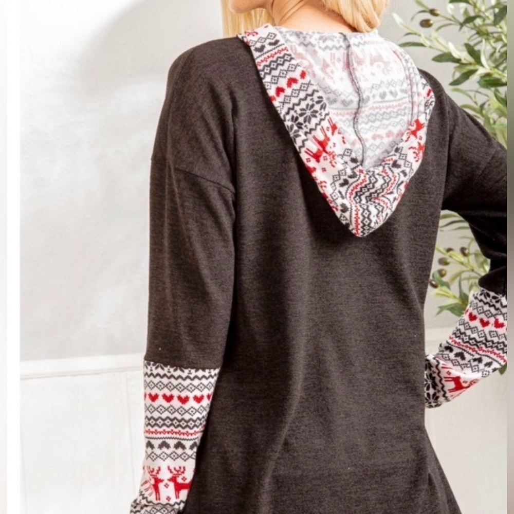 Heimish “ Holly “ Heimish Contrast Christmas Top with Hoodie 1X - Picture 4 of 4